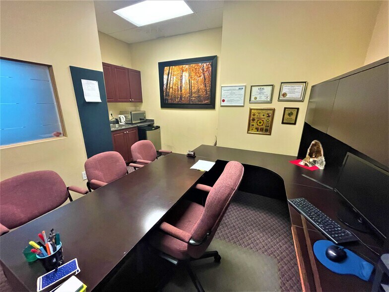More Photos Of 2985 Drew Rd, Mississauga Office For Sale