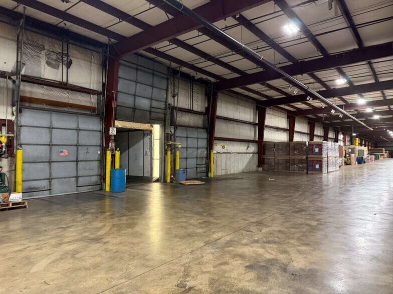 More Photos Of 311 N Linwood Ave, Appleton Warehouse For Lease
