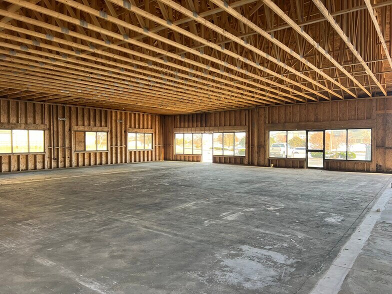 More Photos Of 3607 N Ridge Rd, Wichita Medical For Sale