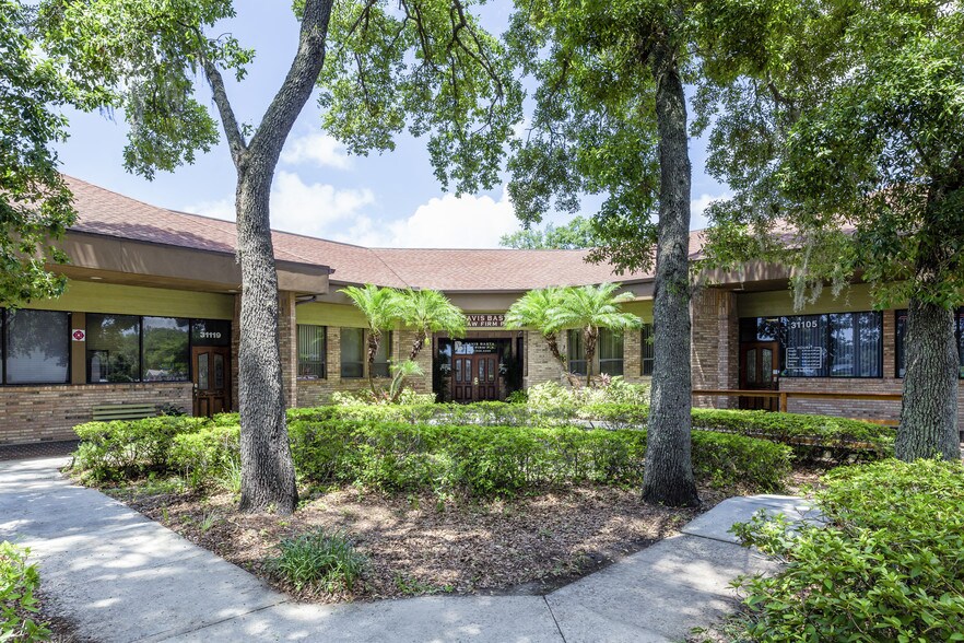 More Photos Of 31111-31125 US Highway 19 N, Palm Harbor Office For Lease