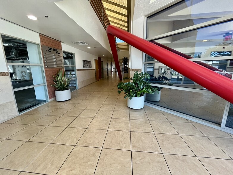 More Photos Of 7320 E Butherus Dr, Scottsdale Office For Lease