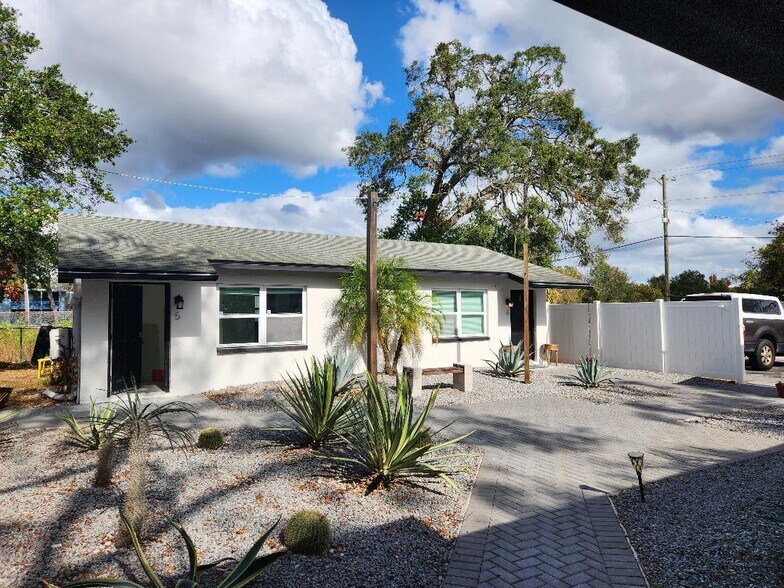 Primary Photo Of 11740 N 17th St, Tampa Apartments For Sale