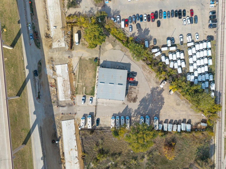 More Photos Of 2630 N Interstate 35E, Carrollton Service For Sale