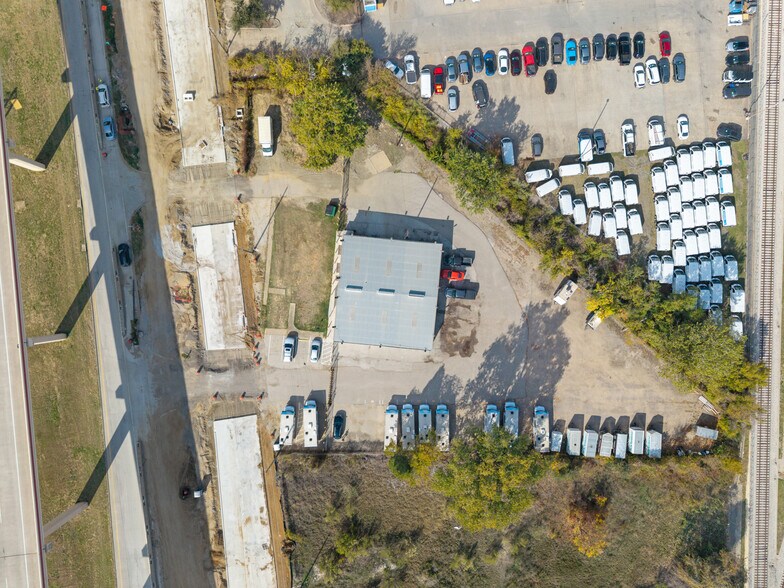 More Photos Of 2630 N Interstate 35E, Carrollton Service For Lease