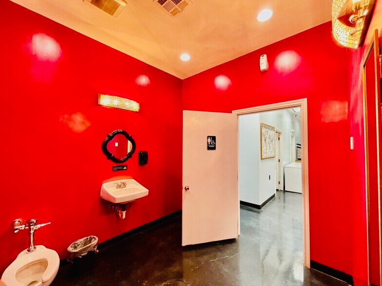 More Photos Of 8799 State Highway 35 N, Van Vleck Convenience Store For Sale