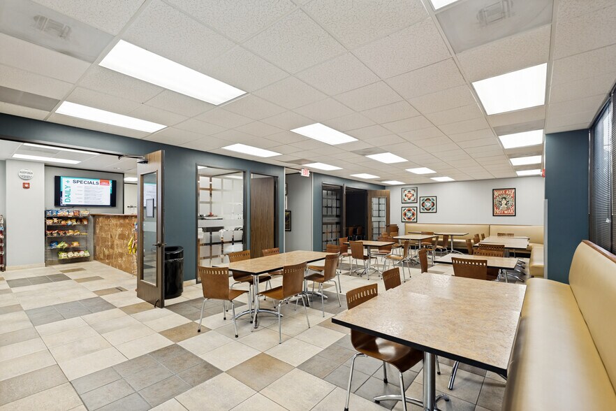 More Photos Of 720 N Post Oak Rd, Houston Office For Lease