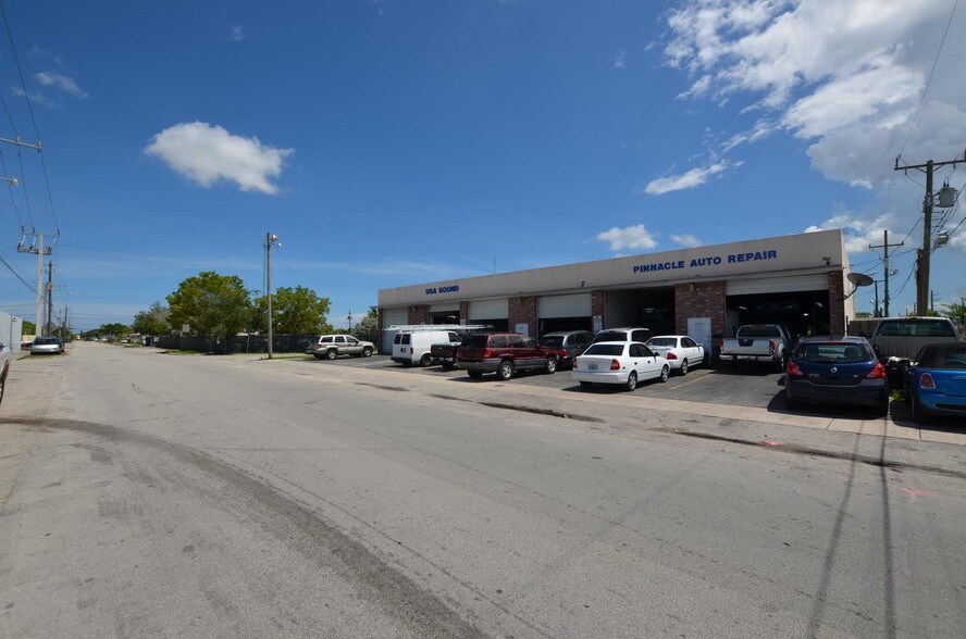 More Photos Of 5960-5992 SW 23rd St, West Park Showroom For Sale