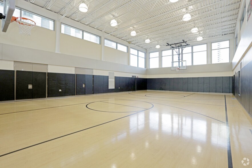 More Photos Of 555 W Kinzie St, Chicago Multifamily For Sale