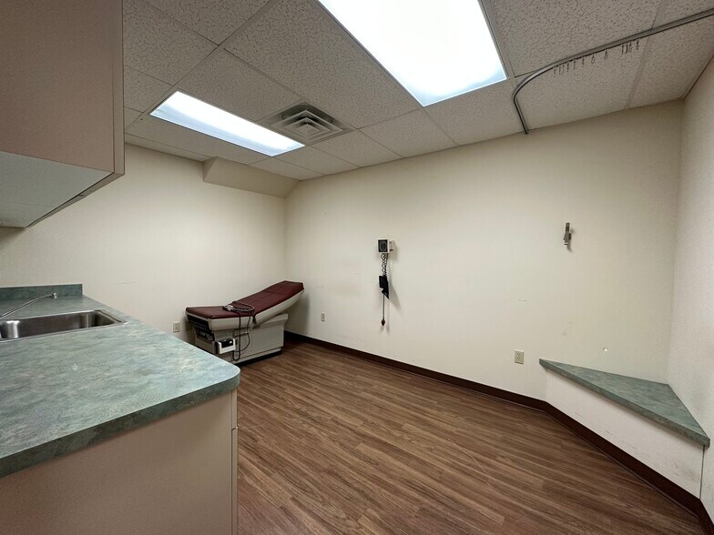 More Photos Of 1355 W Main St, Bellevue Office For Lease