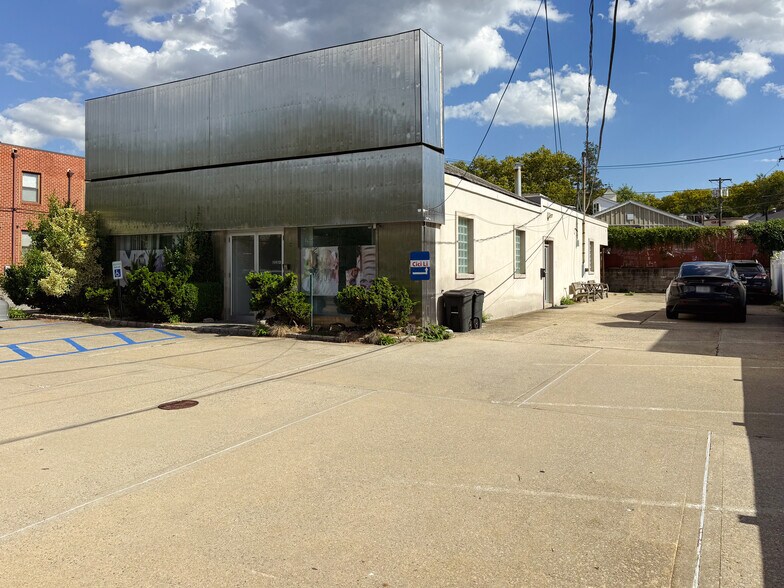 More Photos Of 18 Genevieve Pl, Great Neck Office For Lease