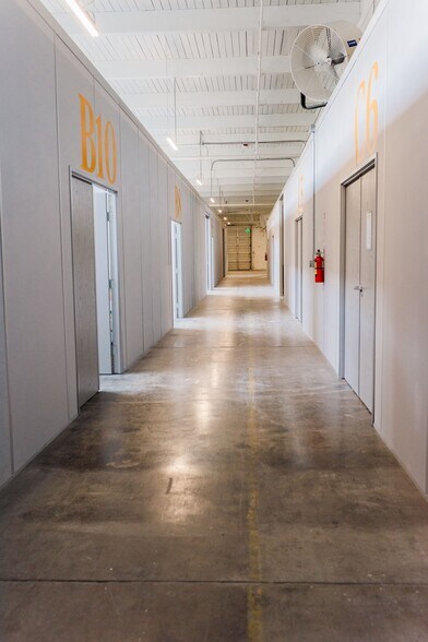 More Photos Of 4786-4790 1st Ave S, Seattle Warehouse For Lease