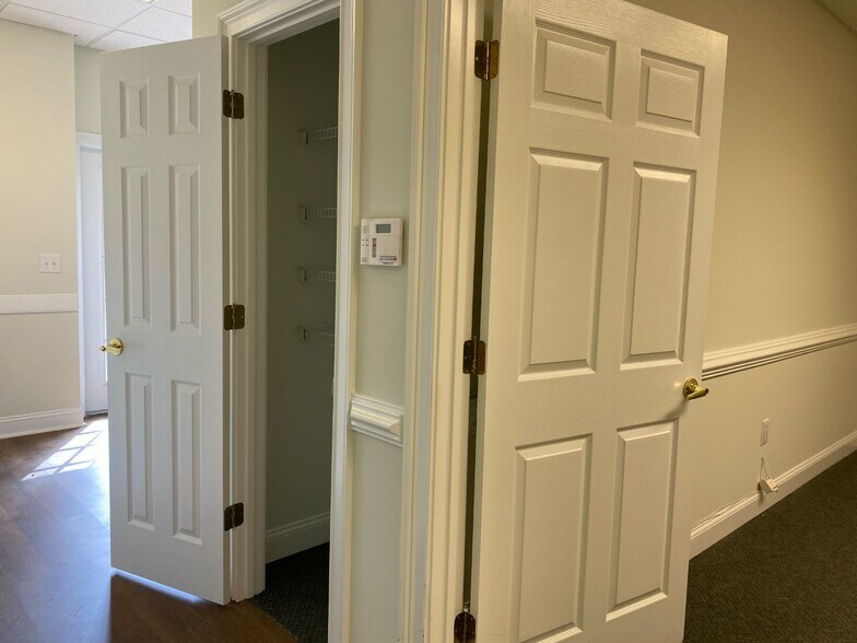 More Photos Of 807 S Laurel St, Springfield Medical For Lease