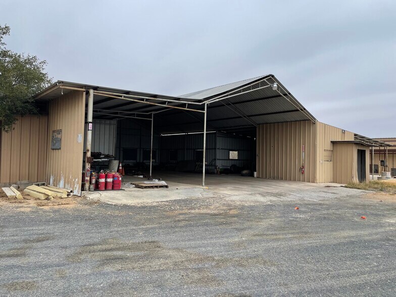 More Photos Of 2075 FM 186, Carrizo Springs Truck Terminal For Sale