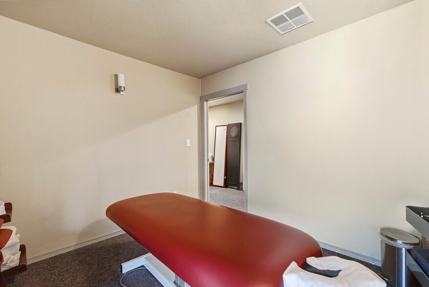 More Photos Of 9055 SW Beaverton Hillsdale Hwy, Portland Office For Lease