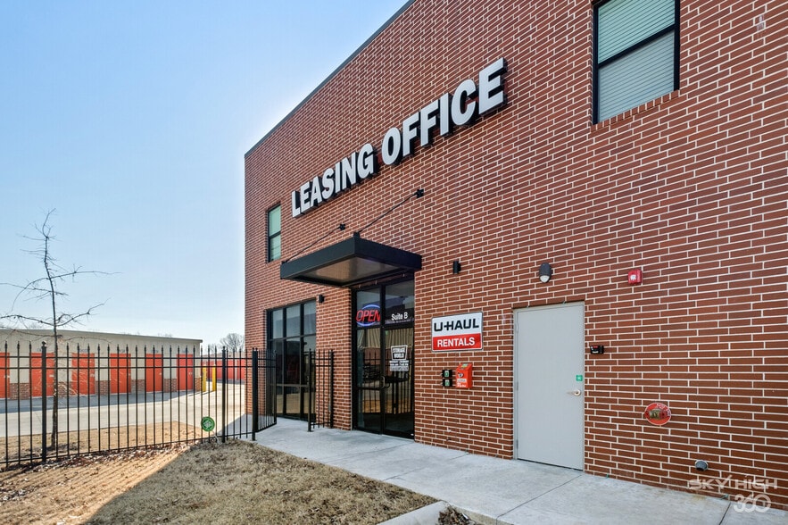 More Photos Of 174 W Stave Mill Rd, Rogers Self Storage For Lease