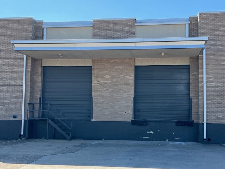 More Photos Of 2624 Andjon Dr, Dallas Manufacturing For Lease