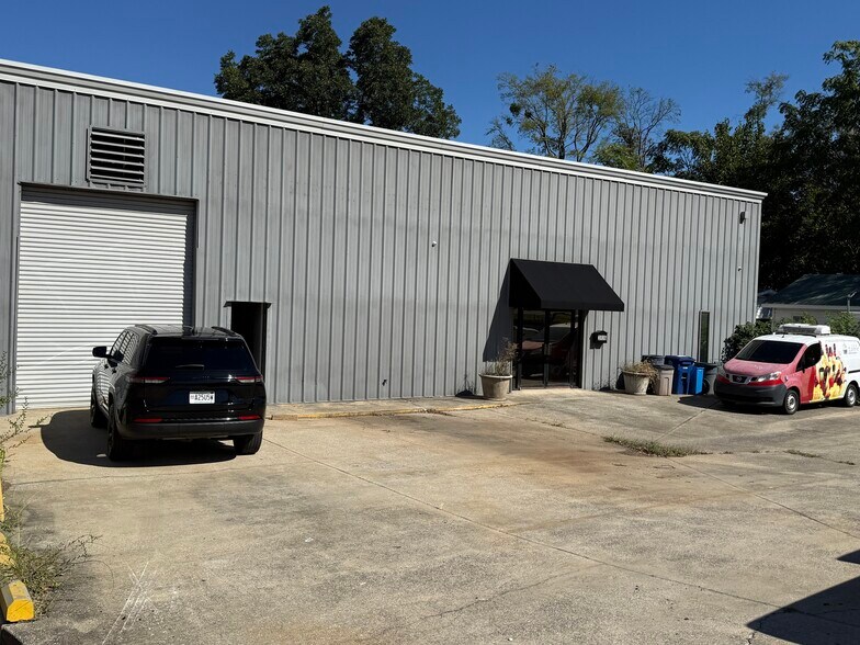 More Photos Of 3804-3806 S 2nd Ave, Birmingham Warehouse For Sale
