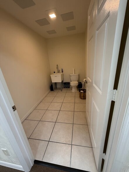 More Photos Of 3113 S Ridgewood Ave, Daytona Beach Medical For Lease