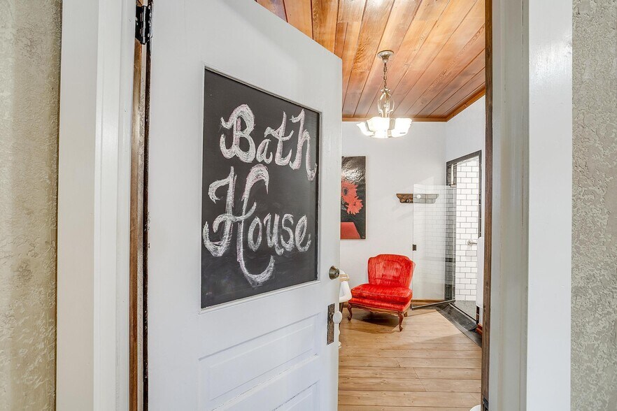 More Photos Of 1092 W Tarleton St, Stephenville Hospitality For Sale