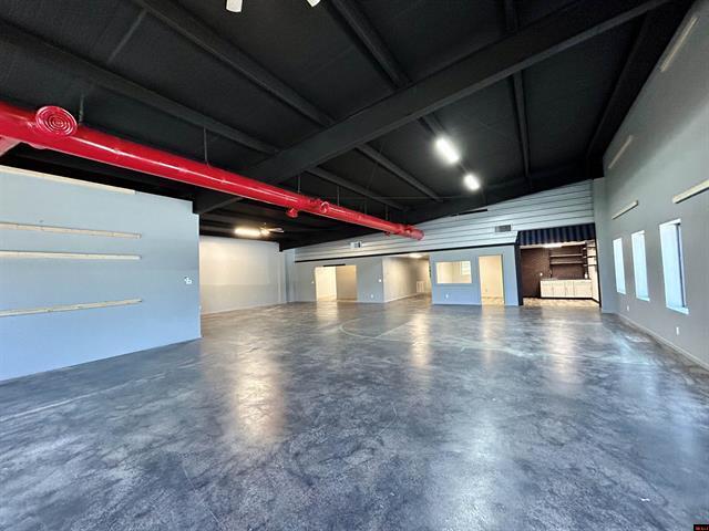 More Photos Of 1300 E Main St, Flippin Showroom For Sale