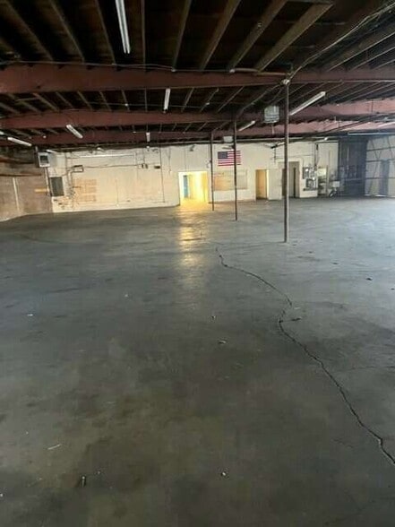 More Photos Of 11319 Vanowen St, North Hollywood Manufacturing For Lease