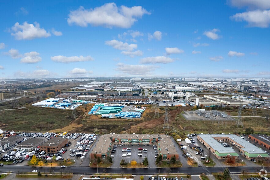 More Photos Of 140 Regina Rd, Vaughan Light Manufacturing For Lease