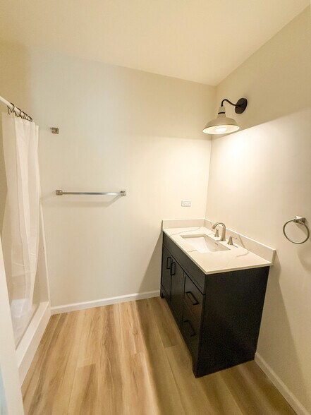 More Photos Of 208 N Waukegan Rd, Lake Bluff Apartments For Sale