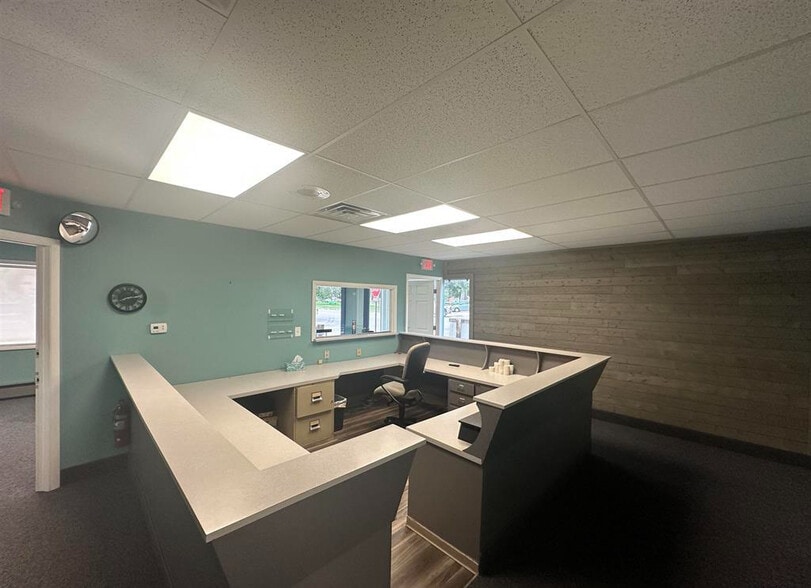 More Photos Of 101 S Rose St, Elmwood Office For Sale