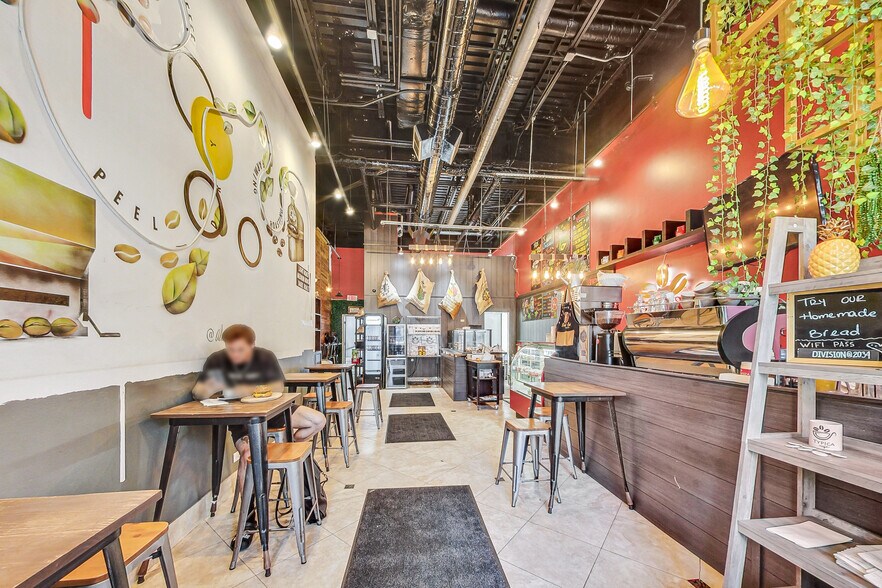 More Photos Of 2032 W Division St, Chicago Apartments For Lease