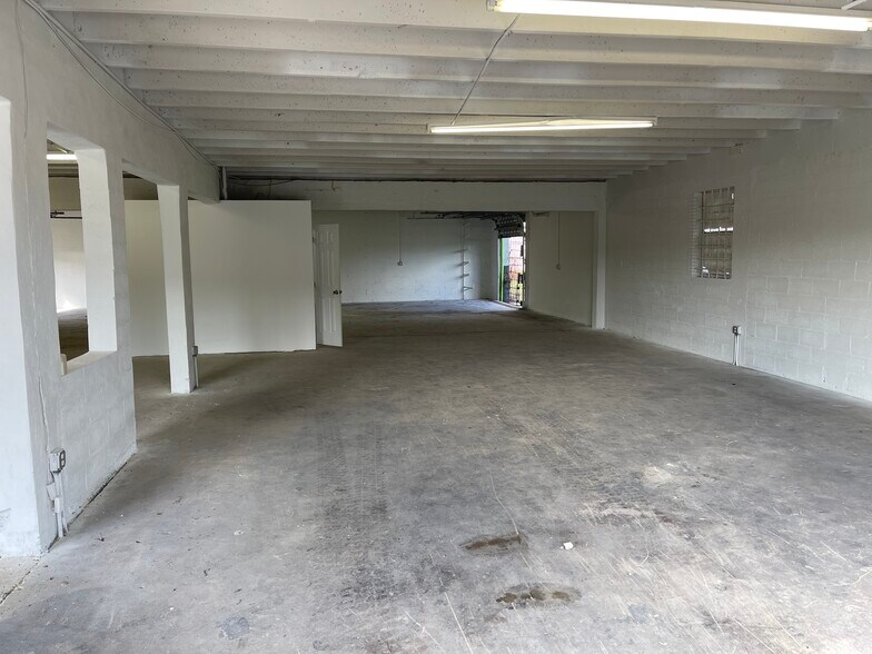 More Photos Of 2130 SW 56th Ter, West Park Warehouse For Lease