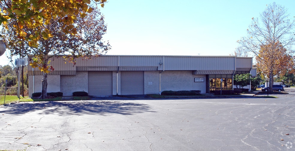 More Photos Of 3701-3709 Vineland Rd, Orlando Warehouse For Lease