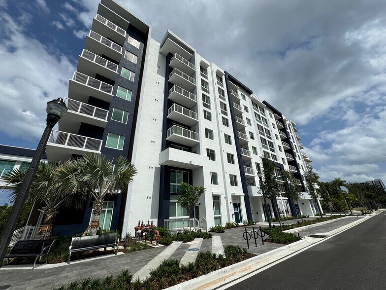 More Photos Of 740-840 N Dixie Hwy, West Palm Beach Apartments For Lease