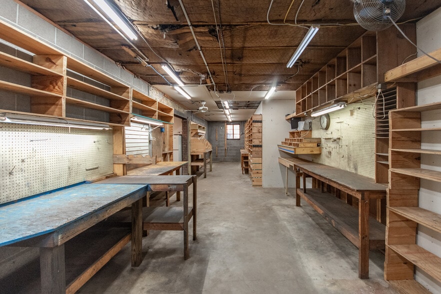 More Photos Of 535 W Main St, Franklin Specialty For Sale