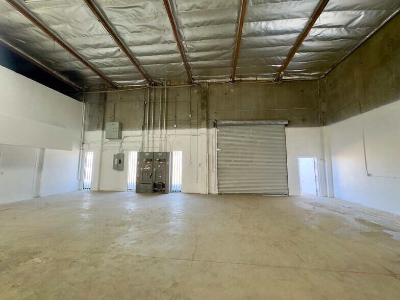 More Photos Of 9819 Glenoaks Blvd, Sun Valley Manufacturing For Sale