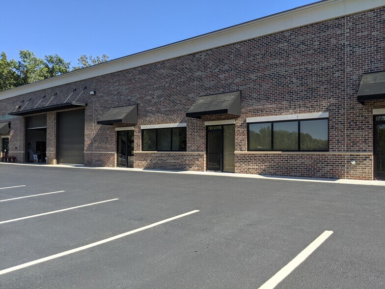 More Photos Of 2204 Justin Trl, Alpharetta Light Distribution For Lease