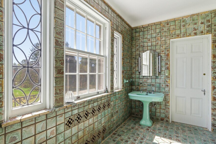 More Photos Of 2255 Ballston Ave, Saratoga Springs Restaurant For Sale