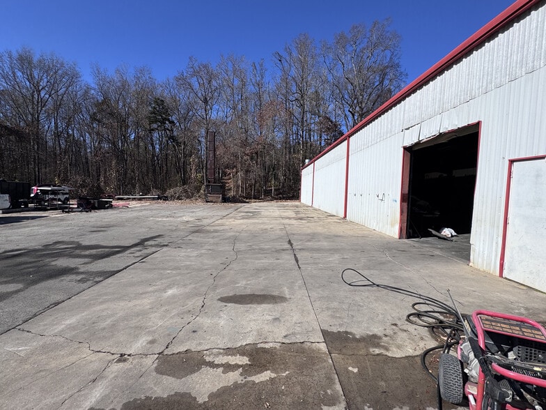 More Photos Of 1520 Alamance Church Rd, Greensboro Warehouse For Lease