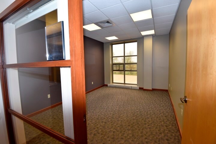More Photos Of 2834 Northgate Dr, Iowa City Office For Sale