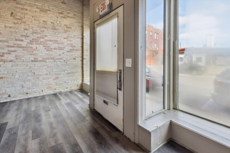 More Photos Of 1017 Washington Ave, Bay City Storefront Retail Residential For Sale