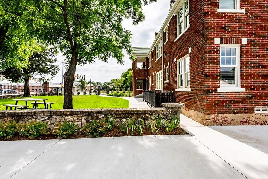 More Photos Of 2837 Hemphill St, Fort Worth Apartments For Sale