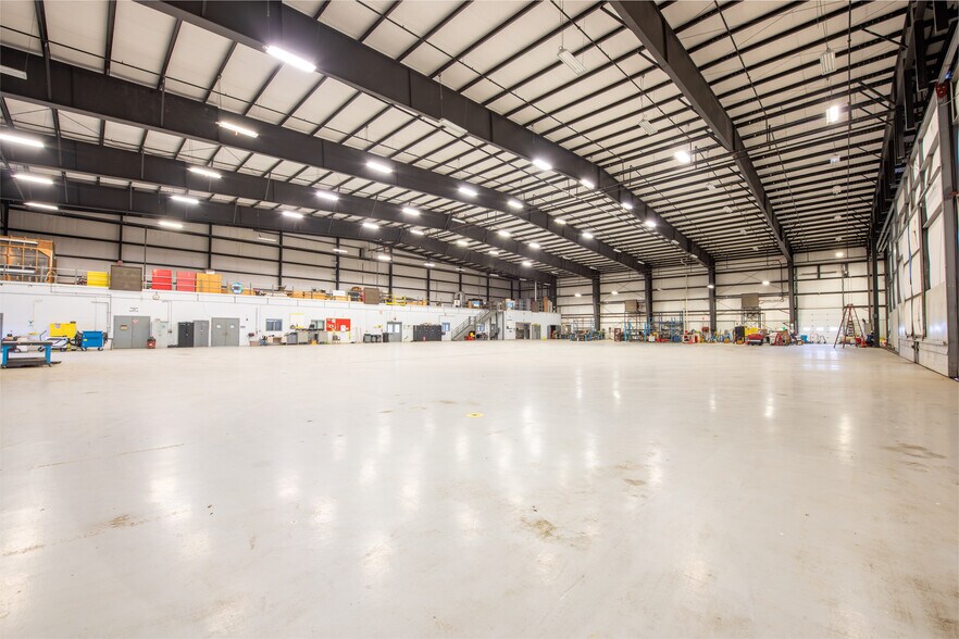More Photos Of 211 Tuskegee Rd, Syracuse Airplane Hangar For Lease