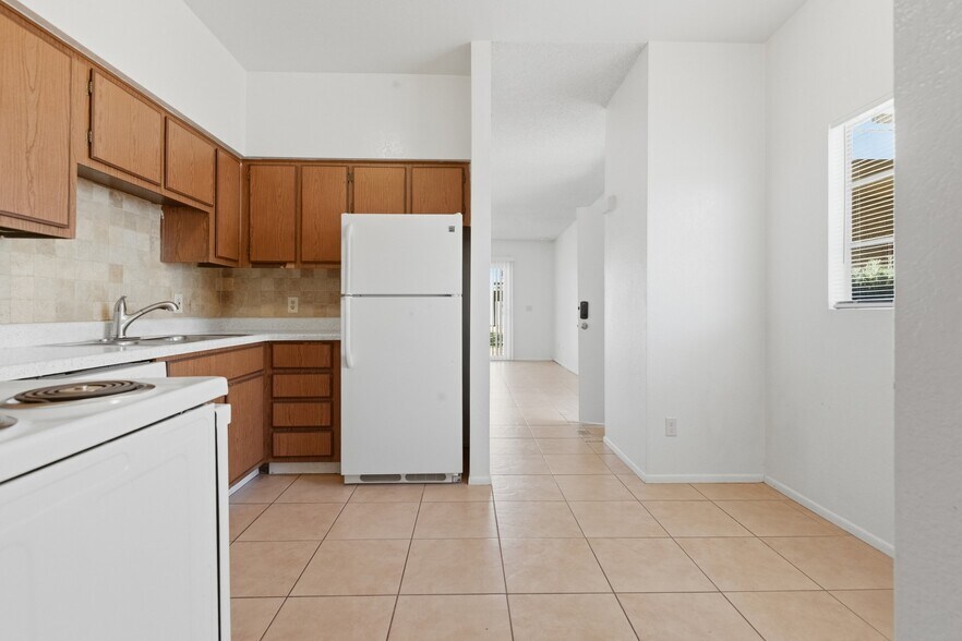 More Photos Of 2828 E Tierra Buena Ln, Phoenix Multifamily For Sale