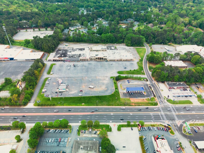 More Photos Of 5561 Memorial Dr, Stone Mountain General Retail For Sale