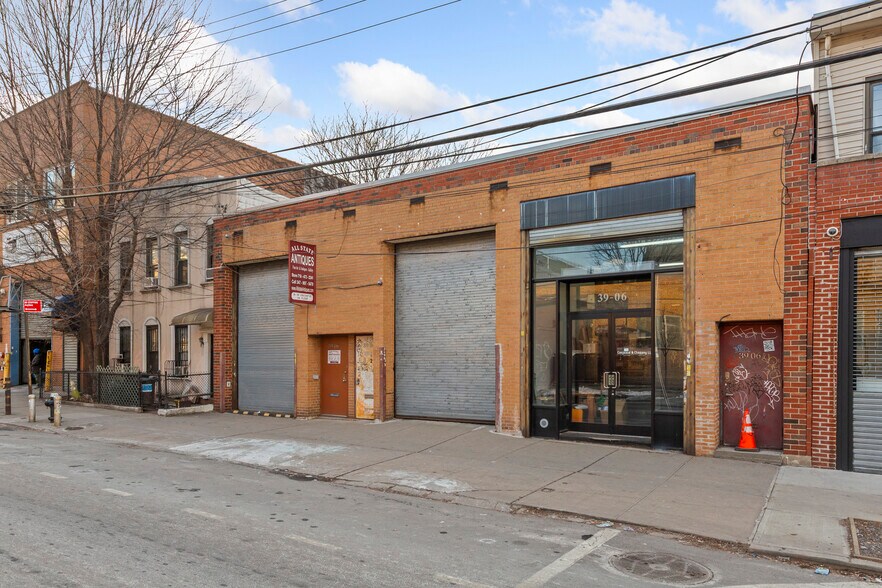 More Photos Of 3906 Crescent St, Long Island City Warehouse For Lease