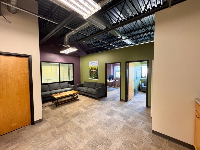 More Photos Of 856 Hercules Dr, Colchester Warehouse For Lease