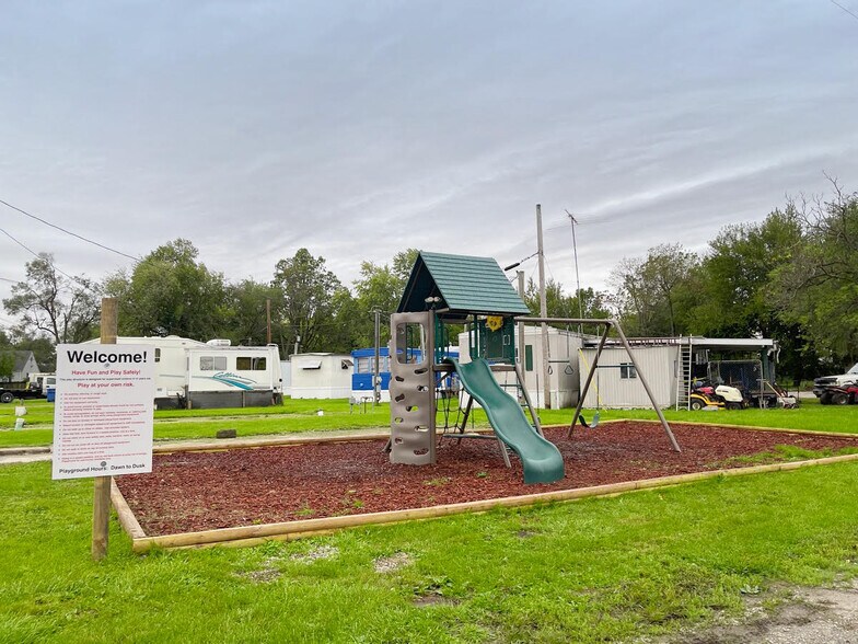 More Photos Of Fairview Trailer Court park, Taylorville Manufactured Housing Mobile Home Park For Sale