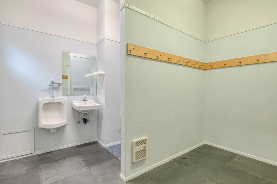 More Photos Of 502 NE Revere Ave, Bend Specialty For Sale