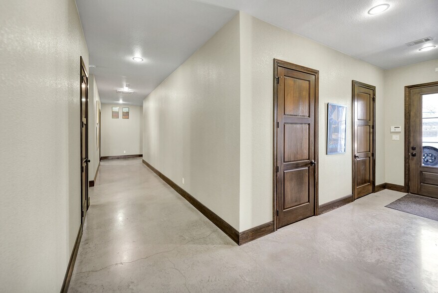 More Photos Of 4313 N County Rd W, Odessa Office For Sale