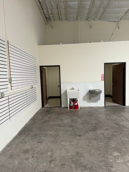 More Photos Of 872 Cottonwood Ln, Fernley Flex For Lease