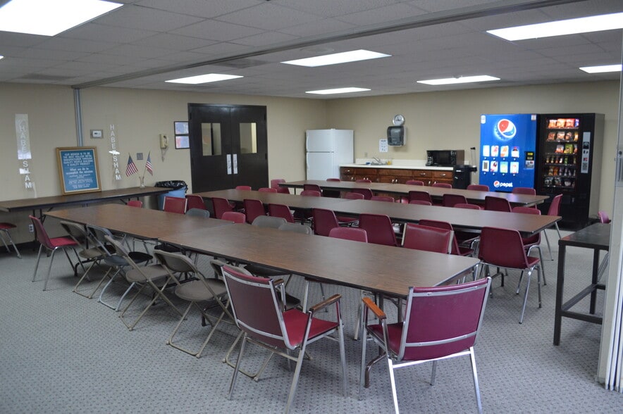 More Photos Of 264 Stapleton Rd, Cornelia Distribution For Lease